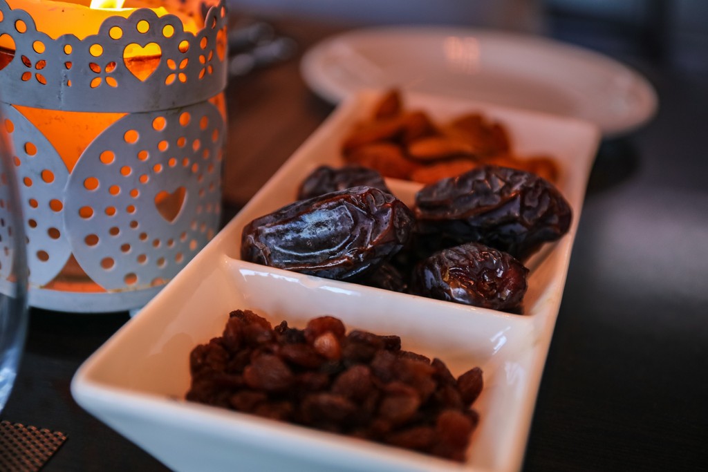 bowl of dates and raisins